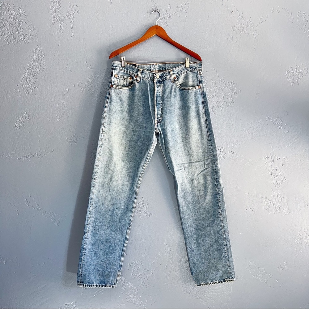 Levi’s 90s 501 Light Wash Jeans Size 36/33”